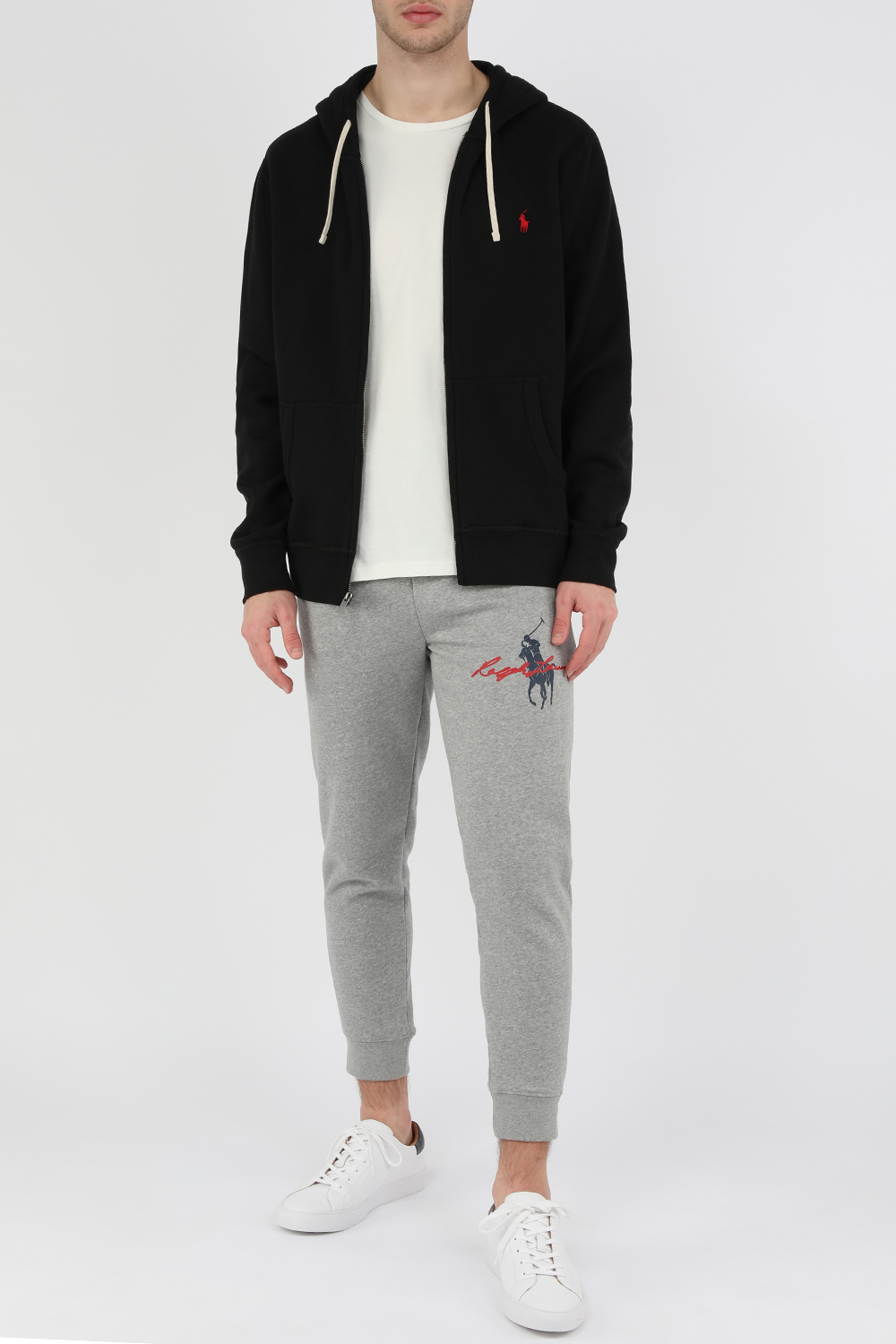 חולצת טי לבנה עם לוגו